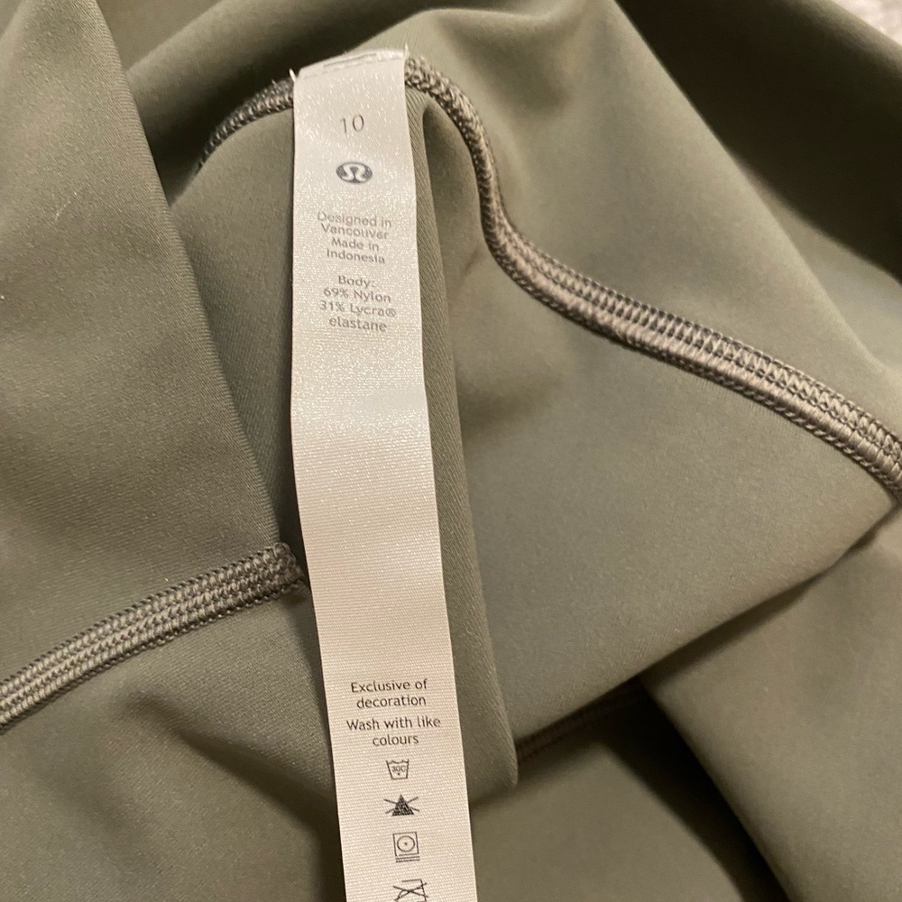 Just Wore Once, Nothing Wrong With It Just Too Sm… - image 5